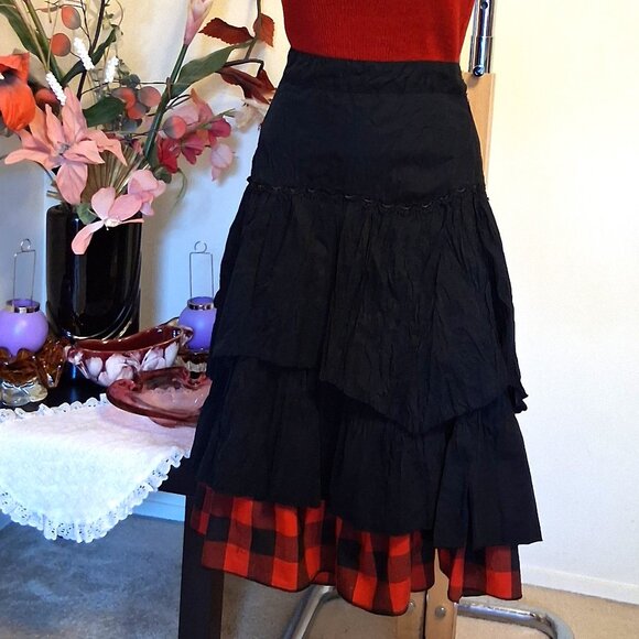 NWT Lined Black Red Tiered Ruffle High Waist Short Skirt - Picture 2 of 7